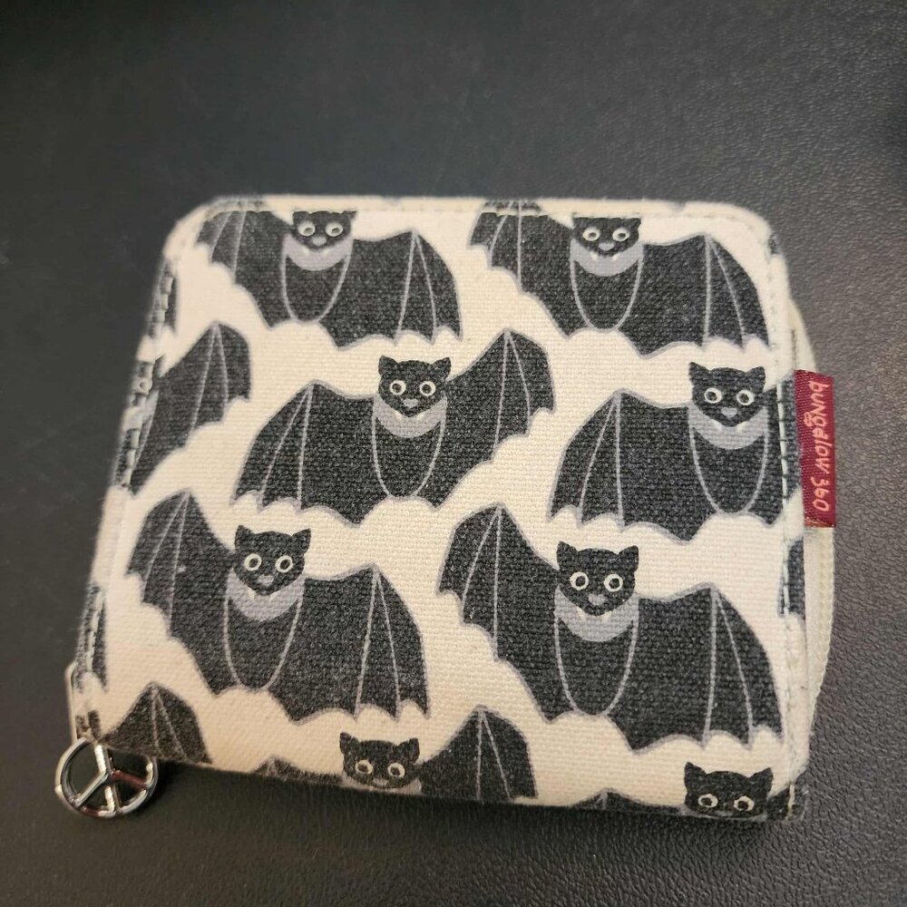 Bungalow 360 Wallet Bats